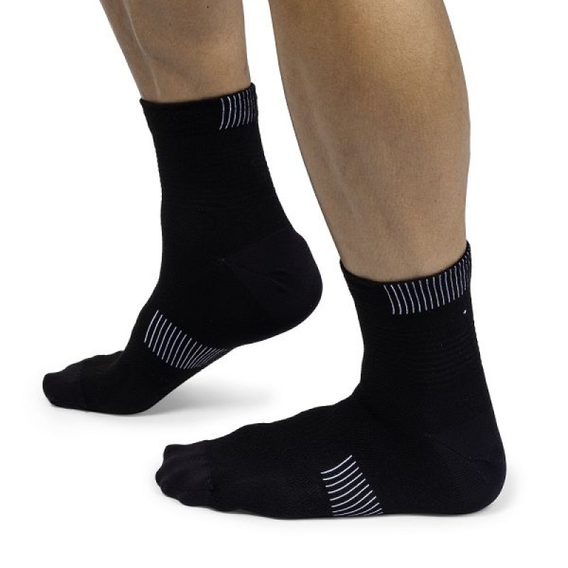 Men\'s On Running Ultralight Mid Socks Black / White | 2935601_MY