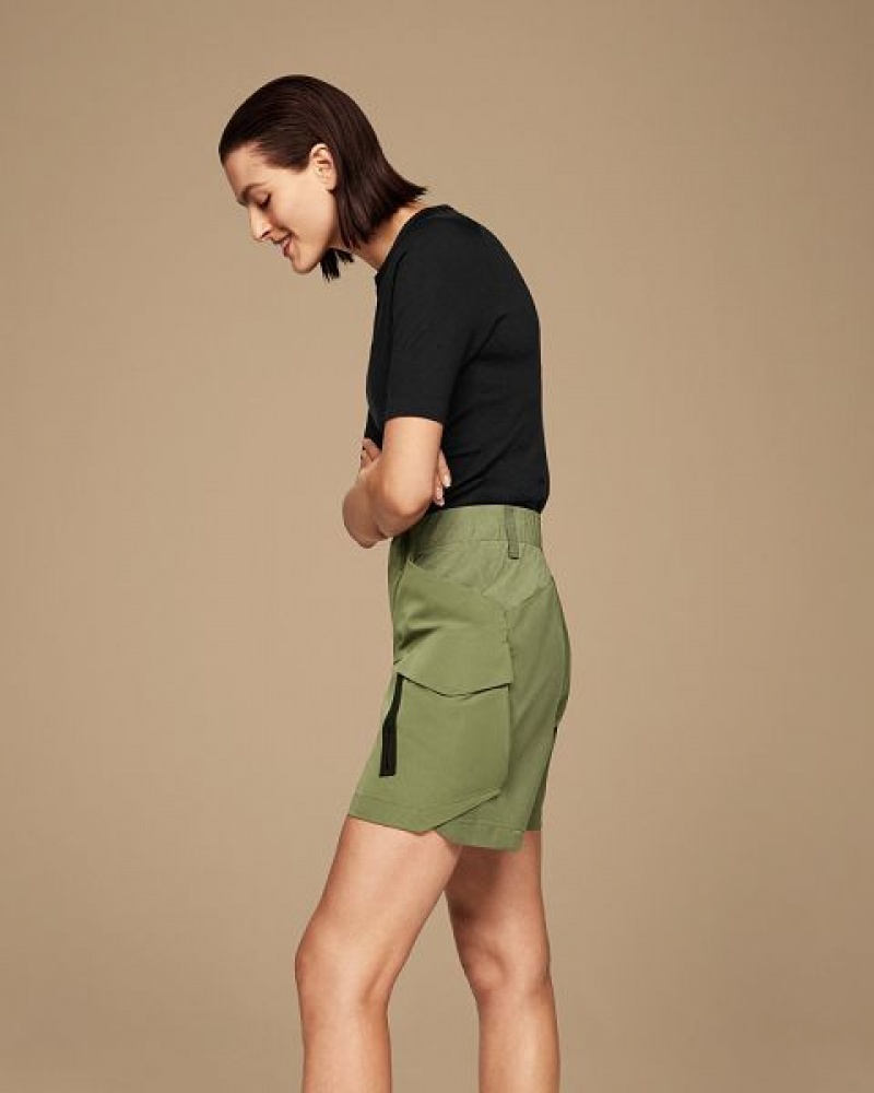 Women's On Running Explorer Shorts Green | 4329156_MY